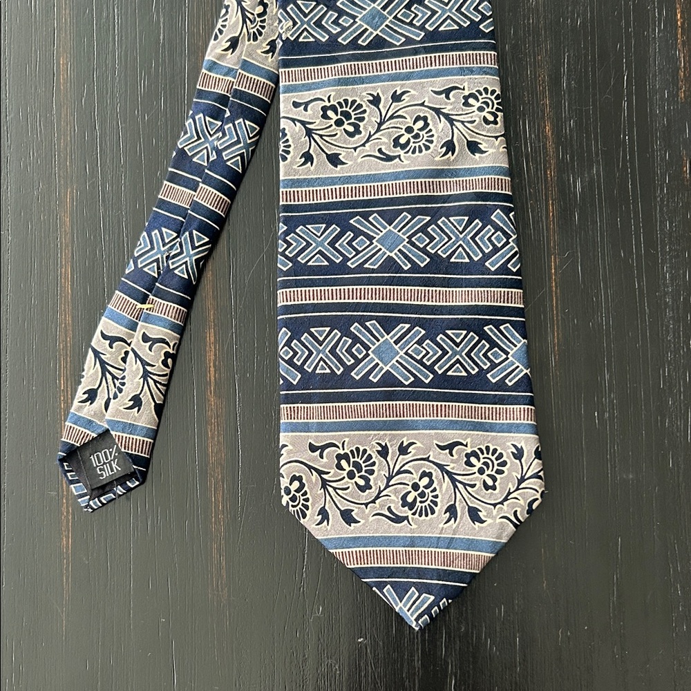 Oscar de la Renta Navy Floral Tie